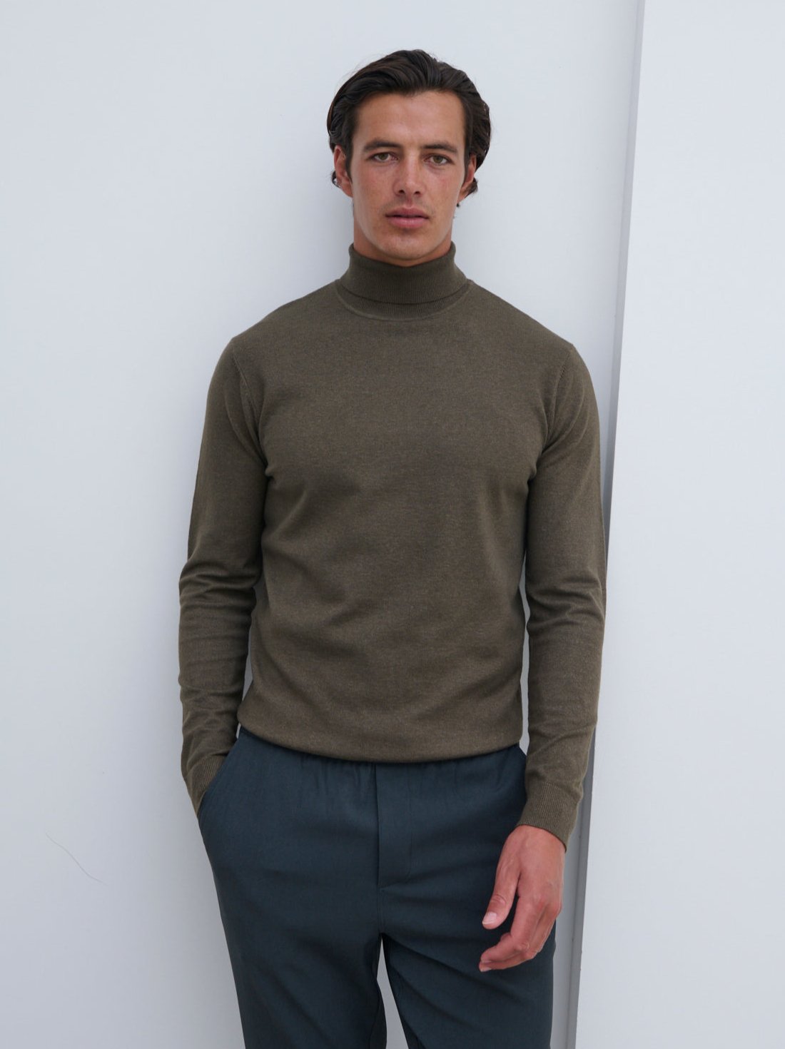 Bennett Light Knit Roll Neck Jumper - Dark Olive