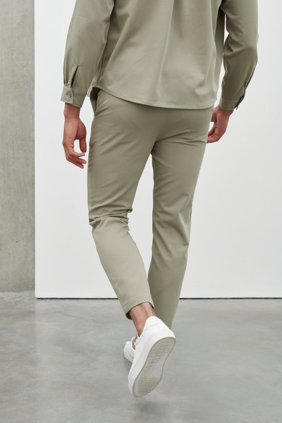 Benson Relaxed Drawstring Straight Leg Trouser Khaki